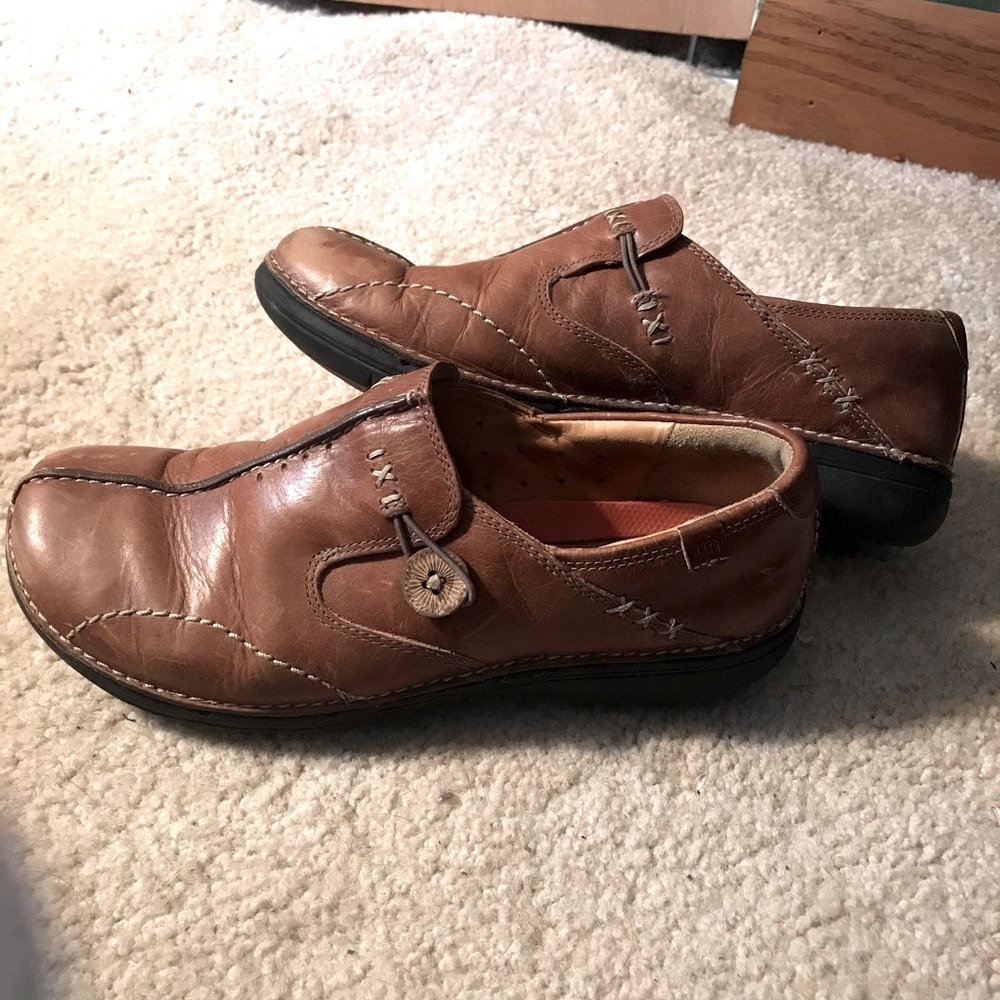 CLARKS STRUCTURED SHOES